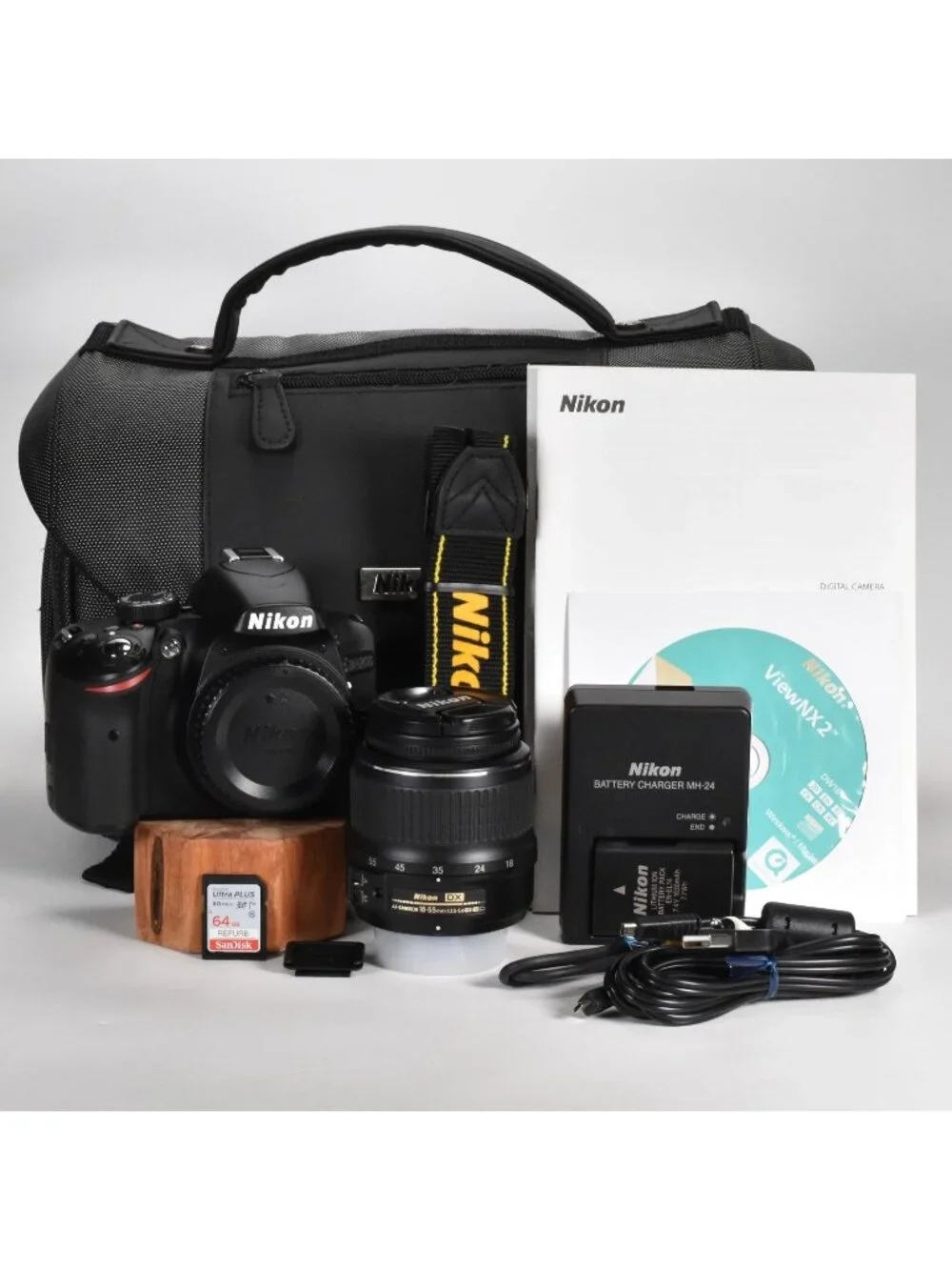 Nikon D3200 DSLR Camera 24.2MP Nikon AF-S 18-55mm Zoom Lens 757 Clicks 64GB MINT